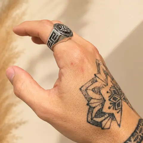 Leone — Plata — Detalle