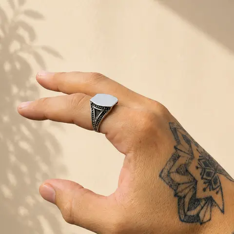César — Plata — Detalle