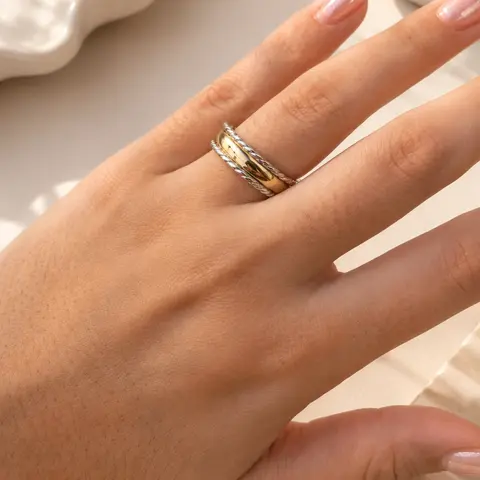 Anillo 3 Cintas — Dorado — Detalle