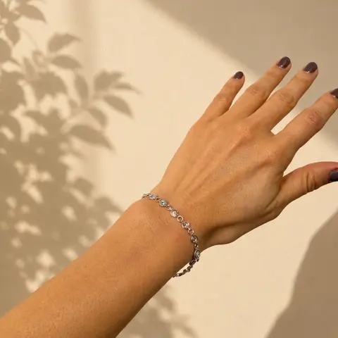 Kira — Plata — Detalle